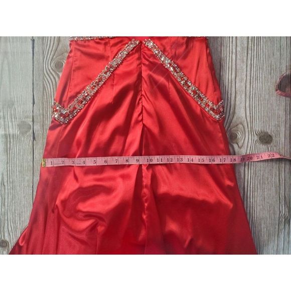 Le Gala Tony Bowls Womens Red Embellished Gown Size 8 - Picture 7 of 12